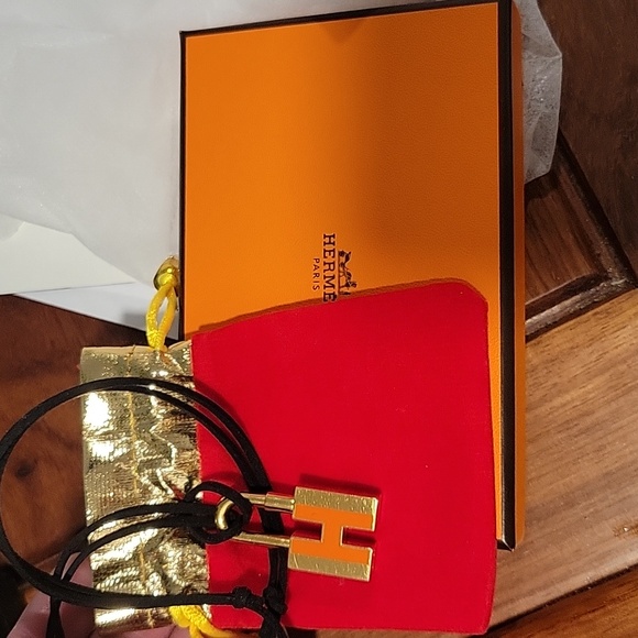 Hermes Lock pendant - Picture 13 of 17